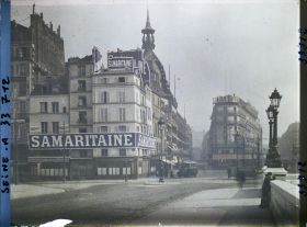 Image représentant La Samaritaine à l'angle du quai du Louvre et de la rue de la Monnaie, vue depuis le Pont-Neuf