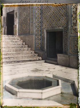 Image représentant Escalier et bassin de l'un des palais de l'Arg (la citadelle royale), palais du Golestan ?
