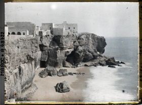 Image représentant Une partie de la ville dominant la mer