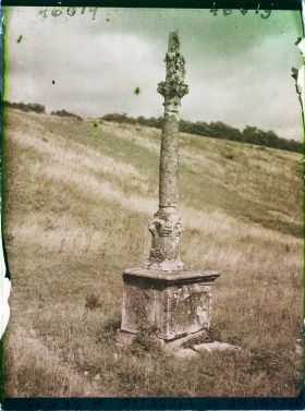 Image représentant France, Thiancourt, Vieux Calvaire à l'entrée Ouest du Village