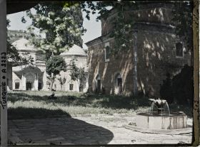 Image représentant Cimetière de la Muradiye Camii (mosquée de Murat II), abritant onze mausolées de la famille impériale ottomane