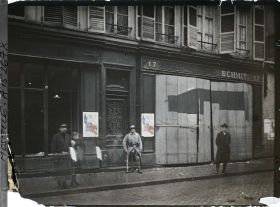 Image représentant La devanture du magasin Schmit au 17 rue Serpenoise