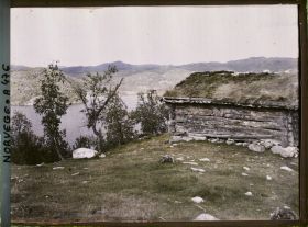 Image représentant Abris surplombant le lac de Mosvati (?)