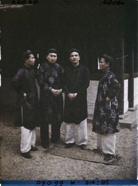 Image représentant L'Exposition Coloniale Internationale de 1931, quatre hommes annamites