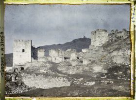 Image représentant Les murailles sud de la citadelle, la double enceinte vue de profil (Au fond, l'Observatoire de ?)