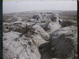 Image représentant France, Mont Cornillet, Tranchée, abri de mitrailleuses et Mont Haut (Pente Sud)