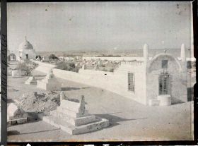Image représentant Vue du cimetière où se trouve le tombeau d'Eve