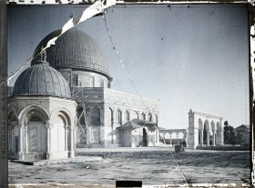 Image représentant Vue rapprochée du Dôme du Rocher (Qubbat al Sakhra) depuis l'ouest