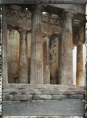 Image représentant Le Temple d'Hephaistos ("Theseion"), la façade ouest avec la frise du mur représentant des combats entre Lapithes et Centaures