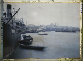 Image représentant Paquebots au port dans la Corne d'Or