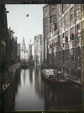 Image représentant Le Oudezijdskolk qui aboutit dans le Oudezijds Voorburgwal