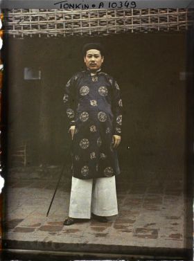 Image représentant Un lettré en costume de fête