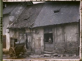 Image représentant Monsieur Jean Foyat dans la maison où il est né