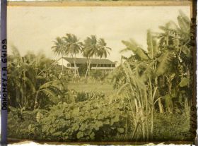 Image représentant Paysage vers la lagune, vue sur un bâtiment de la mission catholique (?)