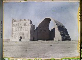 Image représentant Le Taq-I-Kisra (arc de Khosroes), salle voûtée