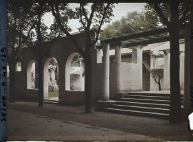 Image représentant L'Exposition des arts décoratifs, Pavillon de Provence, sur le cours la Reine