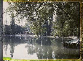 Image représentant L'Exposition Coloniale Internationale de 1931, vue sur le lac Daumesnil