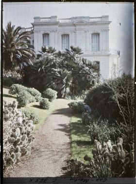 Image représentant Une façade de la grande villa