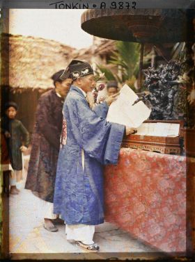 Image représentant Un chef de canton lisant un brevet impérial