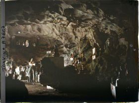 Image représentant La grotte principale des Rochers de Ky-lu'a, abritant un sanctuaire rupestre dédié au culte bouddhique