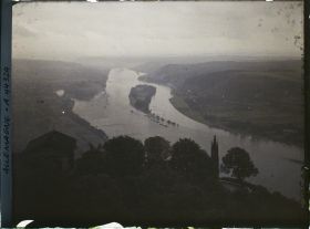 Image représentant Panorama sur le Rhin laissant apparaître l'île de Nonnenwerth