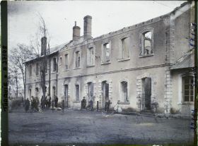Image représentant La gare des chemins de fer d'Anatolie incendiée