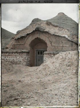Image représentant Espagne, de Léon à Astorga, Une cueva (ce sont aujourd'hui uniquement des caves pour le Vin)