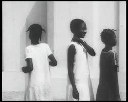 Image représentant Fillettes et jeunes femmes mina