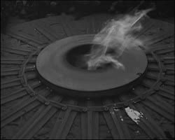 Image représentant La flamme éternelle du tombeau du soldat inconnu à l'Arc de Triomphe