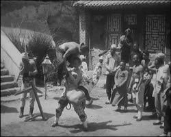 Image représentant Quelques numéros des acrobates du quartier de Tangiao (quartier du Pont du Ciel)