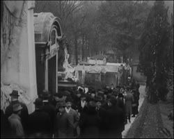 Image représentant Les abords du square Boucicaut et la Toussaint au Père Lachaise