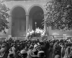 Image représentant Sortie de communiants de l'église St Jean Baptiste de Grenelle