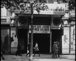 Image représentant La place du Carrousel, l'Opéra, les Grands Boulevards, la place Vendôme pendant la guerre