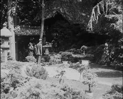 Image représentant Albert Kahn reçoit la mission japonaise à la conférence de la Paix dans les jardins de sa propriété de Boulogne.