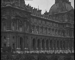 Image représentant Le Panthéon, le Sénat, le Ministère des Finances et la cour du Louvre