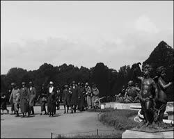 Image représentant Réception des universitaires des Dominions anglais au tombeau du soldat inconnu et à Versailles