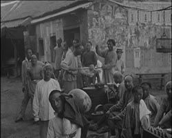 Image représentant Scènes de rue à l'entrée d'un quartier ou d'une ville