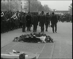 Image représentant Délégation japonaise sur la tombe du Soldat inconnu