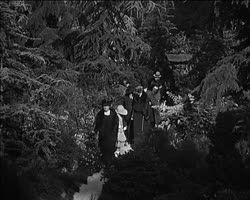 Image représentant Albert Kahn reçoit la famille Bordes dans les jardins de sa propriété de Boulogne.