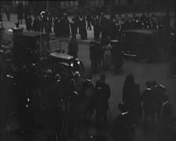 Image représentant Bandes rouges pour permettre la traversée des grands Boulevards par les piétons