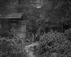 Image représentant Albert Kahn reçoit messieurs Honnorat et Bourgeois dans les jardins de sa propriété de Boulogne.