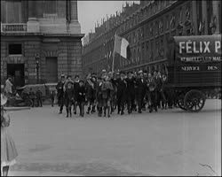 Image représentant Manifestation de lycéens place de la Concorde à l'annonce de la Paix