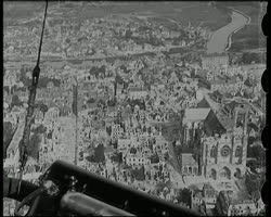 Image représentant En dirigeable sur les champs de bataille : de St Quentin à Vauxaillon