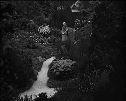 Image représentant Albert Kahn reçoit sir Austen Chamberlain et sa famille dans les jardins de sa propriété de Boulogne.
