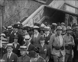 Image représentant Queue devant le métro Auteuil
