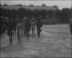 Image représentant Le Prince de Galles visite l'école militaire