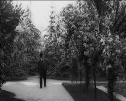 Image représentant Visiteurs circassiens dans les jardins de la propriété d'Albert Kahn