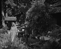 Image représentant Sir Jagadish Chandra Bose et sa femme Lady Abala dans les jardins de la propriété d'Albert Kahn