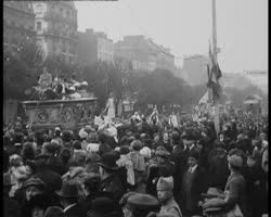 Image représentant Le cortège de la reine des forains à la foire aux pains d'épices