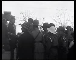 Image représentant Le général Gouraud, réception des délagations au nouveau sérail